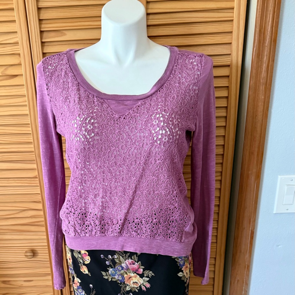 Arizona Jean Company Women's Lavender Lace Long Sleeve Top